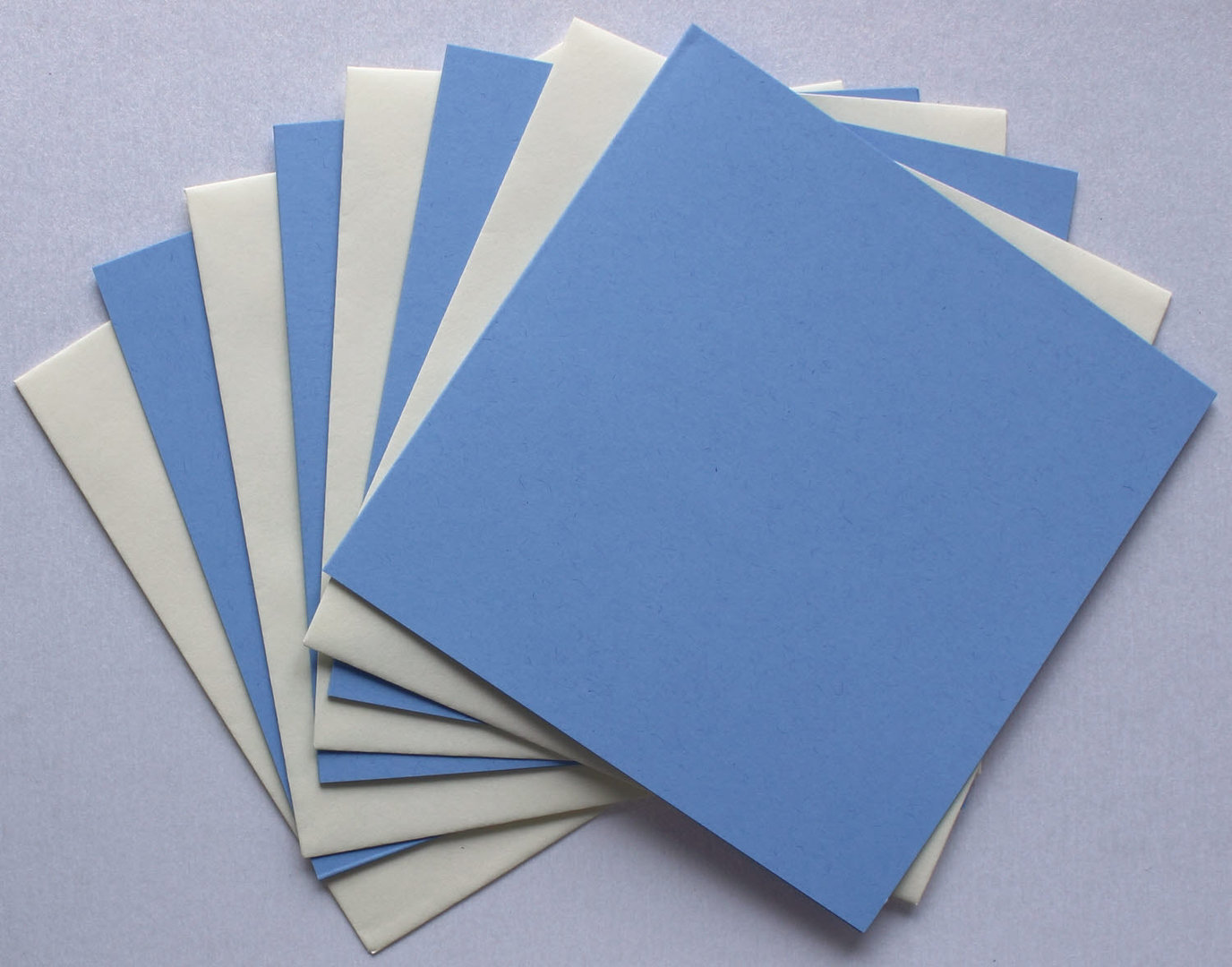 Kartenset 4 Quadratische Klappkarten Hellblau 225mg² + 4 Umschläge Creme - Hell 90mg² Nr.21