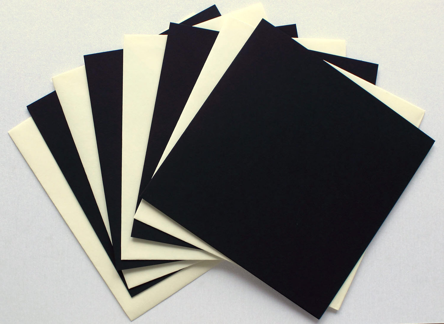 Kartenset 4 Quadratische Klappkarten Schwarz 225mg² + 4 Umschläge Creme - Hell 90mg² Nr.32