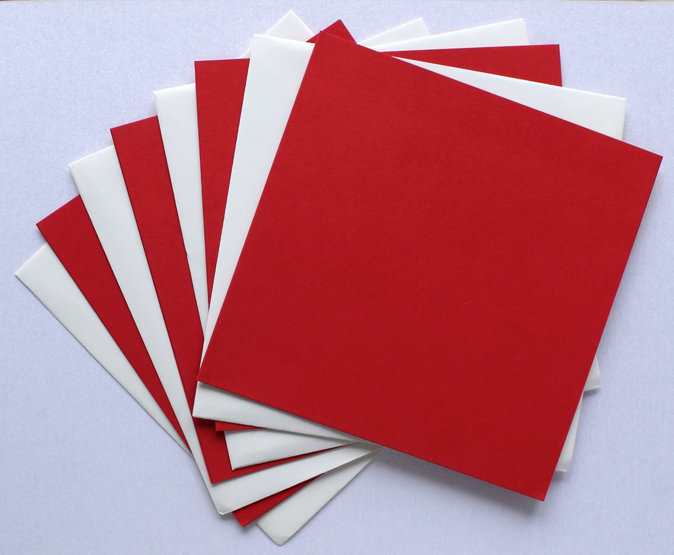 Kartenset 4 Quadratische Klappkarten Rot 225mg² + 4 Umschläge Elfenbeinweiss 90mg² Nr.113